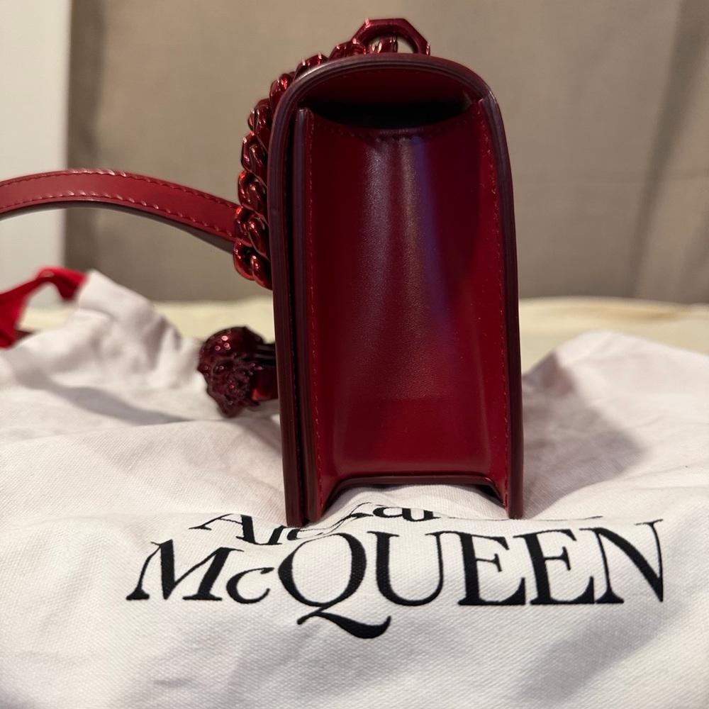 Alexander McQueen Crimson Skull Clutch - Picture 4 of 6